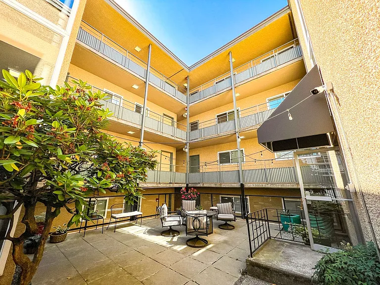 IRO Apartments — Photo 6