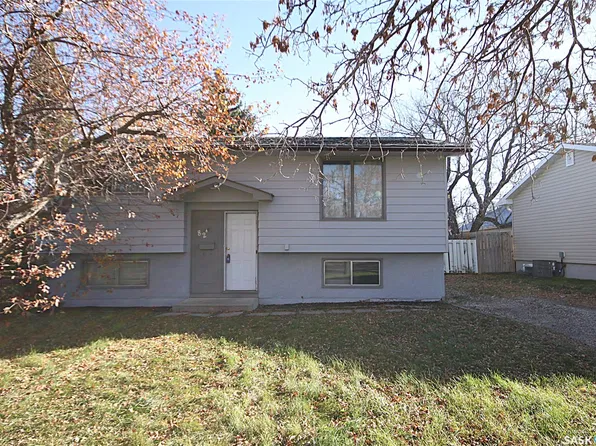 82 OSBORNE Crescent, Regina, SK S4R 5J1