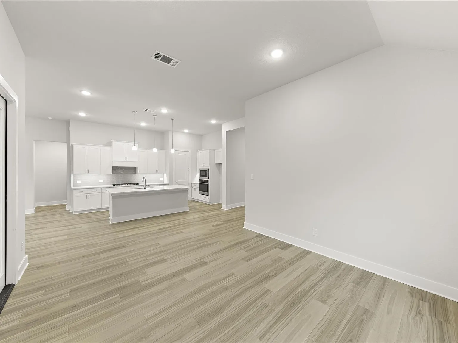 3 bed, 2252 sqft, $2,950 — Photo 2
