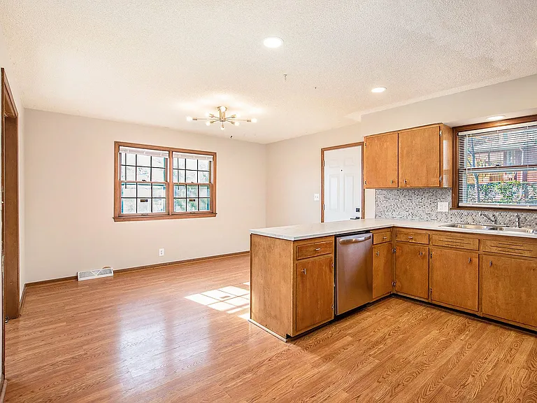 3224 Lexington Ave #A — Photo 6