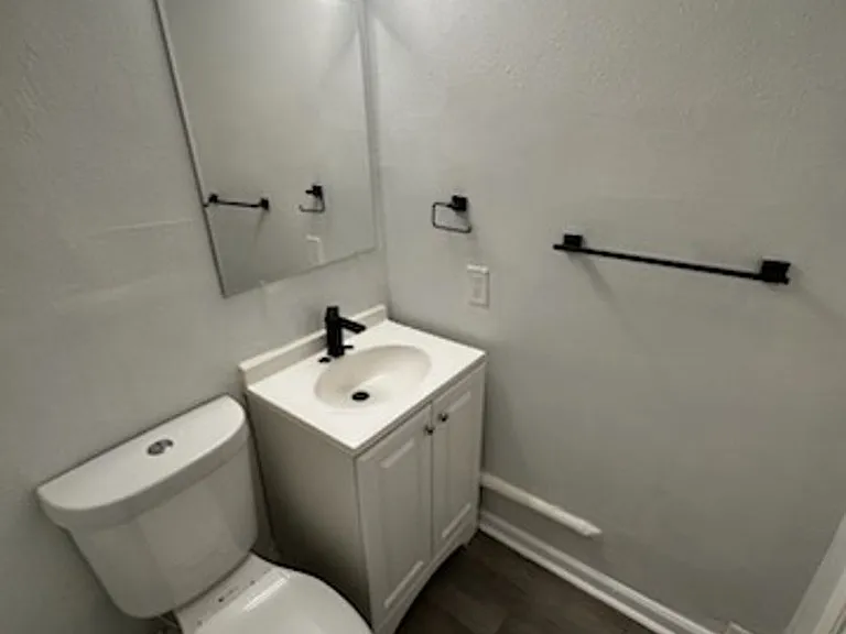 The Willis Apartments — Photo 24