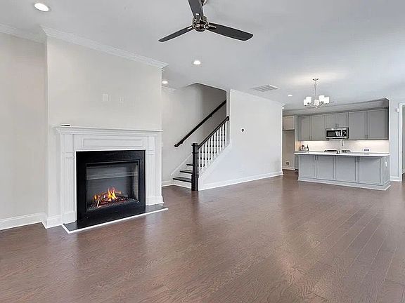 2nd image of 22 Hasbrook Ln