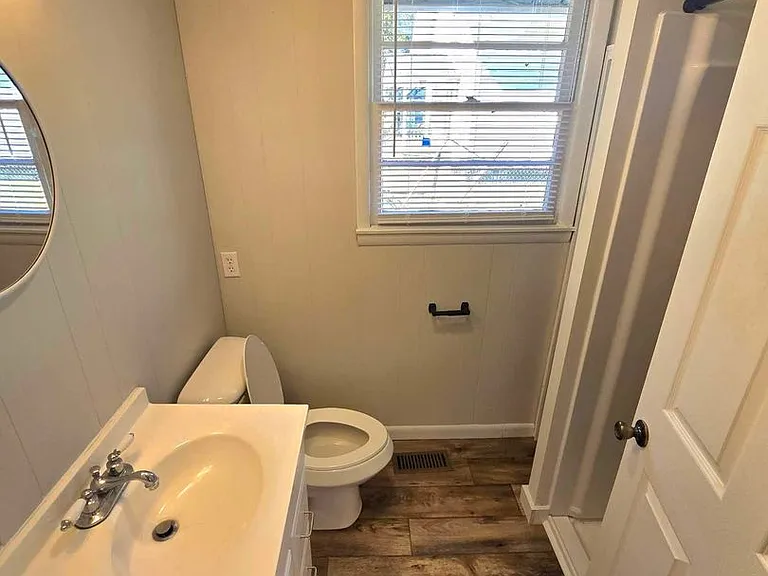 45 B St SW — Photo 20