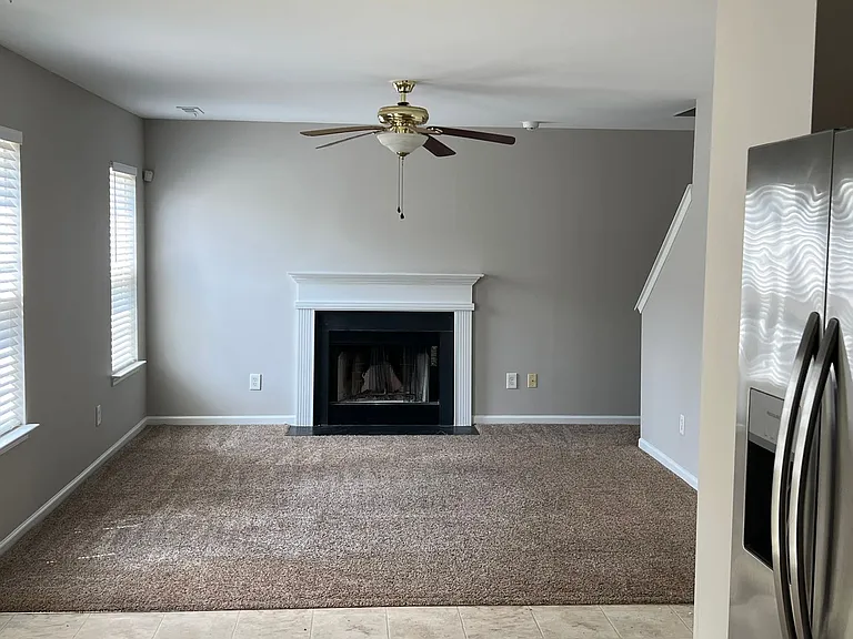 1111 Delander Ln — Photo 9