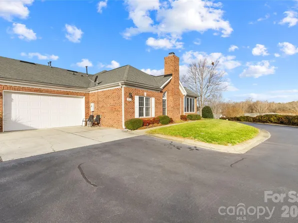 8579 Highland Glen Dr, Charlotte, NC 28269