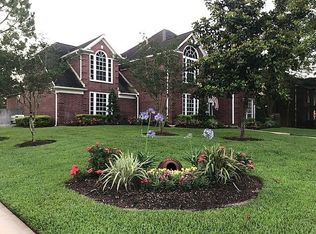 918 Pinewood Ln, Seabrook, TX 77586