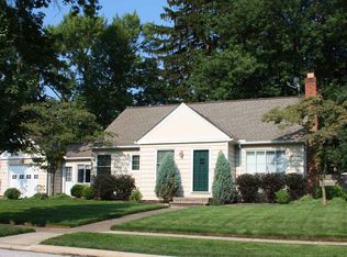 1776 Wynwood Dr, Rocky River, OH 44116
