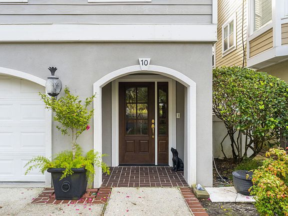 3rd image of 10 Commons Ct