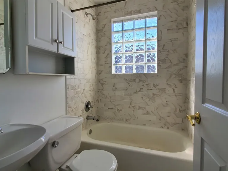 3414 N Seeley Ave — Photo 9