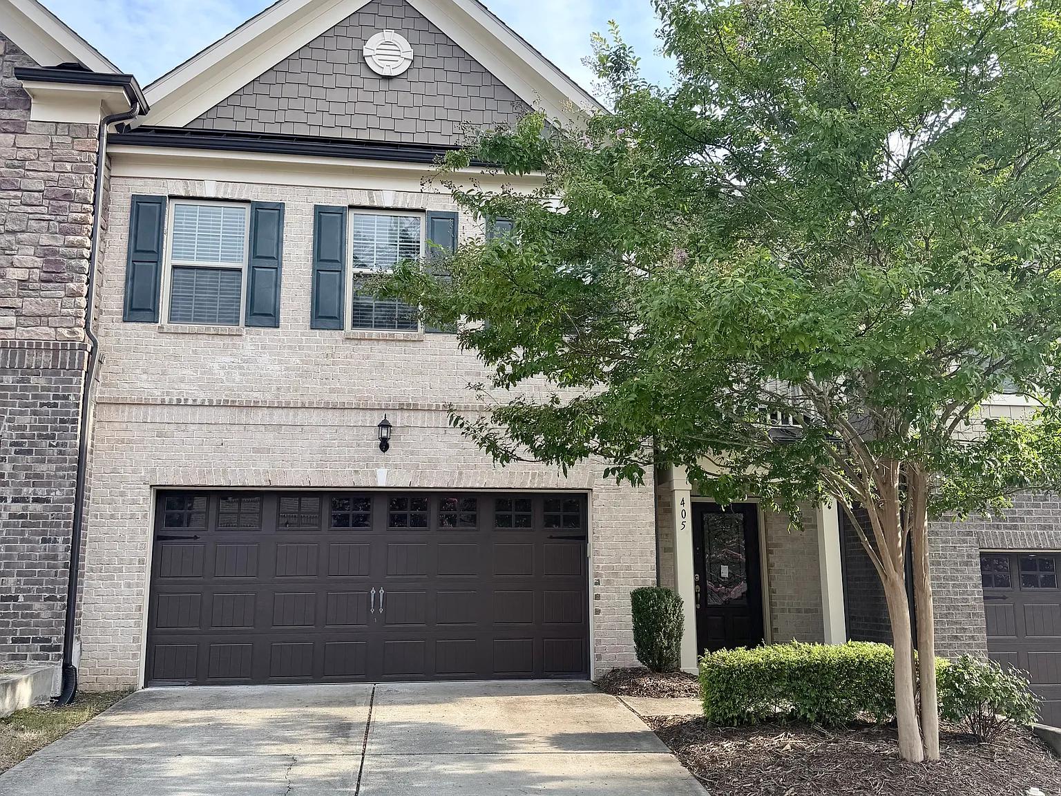 3 bed, 3.5 bath, 2518 sqft, $2,599 — Photo 2