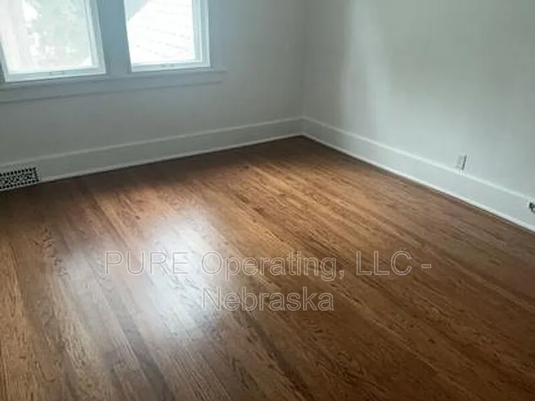 5012 Burt St — Photo 12