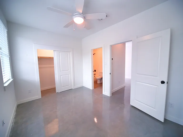 3519 S Hills Ave — Photo 3