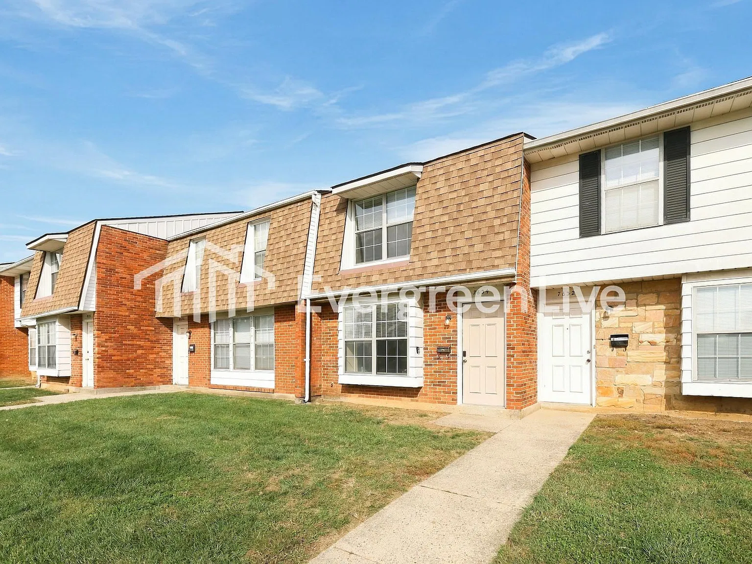 2 bed, 1.5 bath, 1094 sqft, $995 — Photo 2