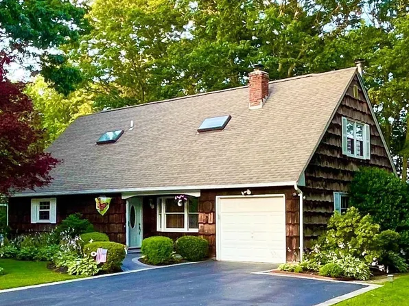 25 Wedgewood Lane, Brookhaven, NY 11719