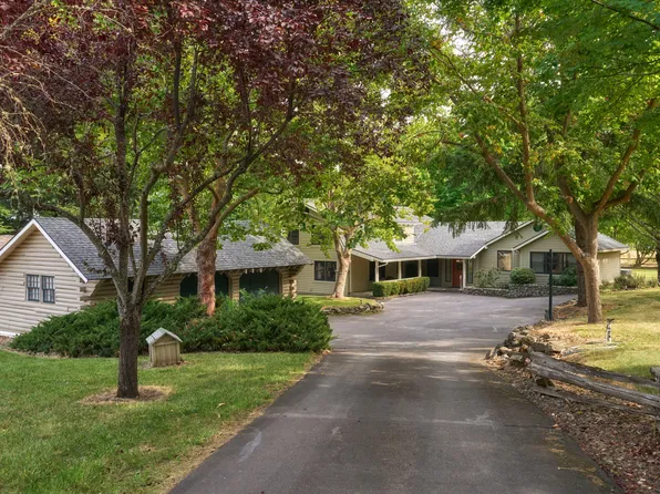 3095 Burrell Rd, Medford, OR 97501