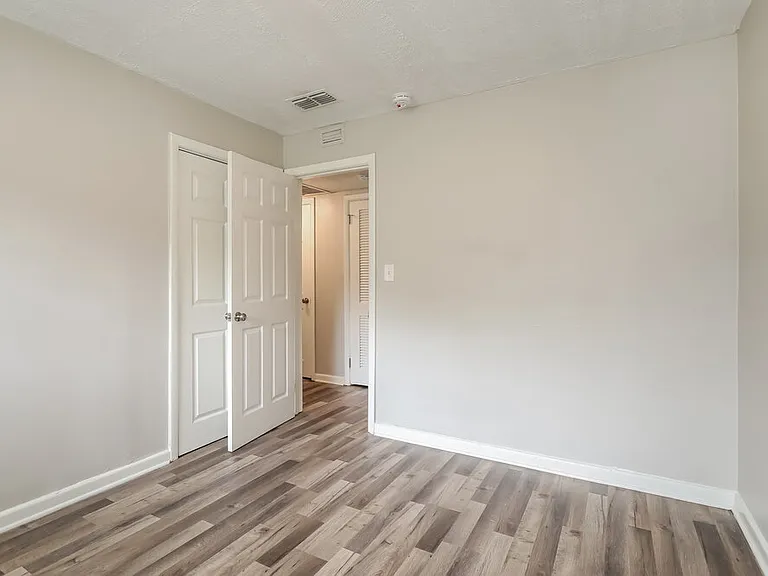6511 Burgundy Rd S — Photo 16