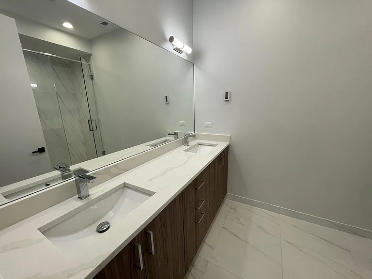 2345 W Monroe St #1W — Photo 8