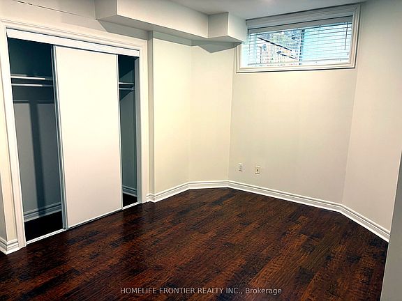 4th image of 33 Green Meadows Cir