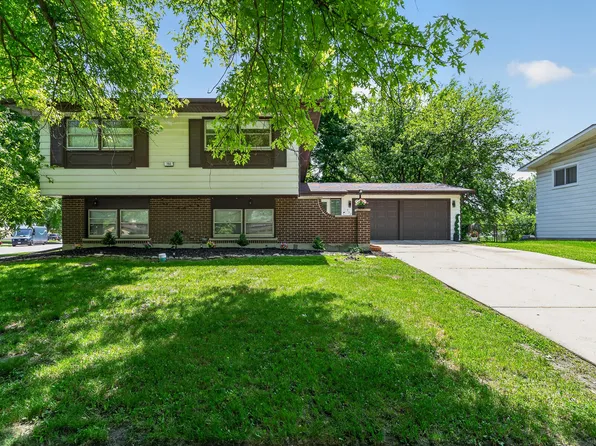 702 W Fitzhenry Ct, Glenwood, IL 60425