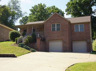 454 Sharon Rd, Coraopolis, PA 15108