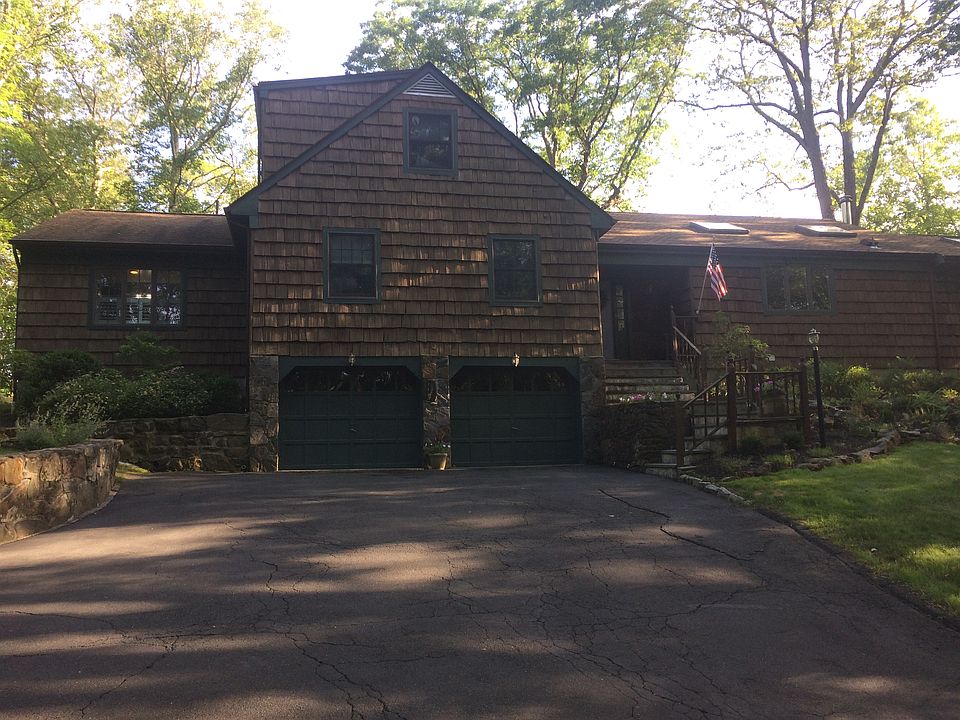1st image of 48 Brook Farm Ln