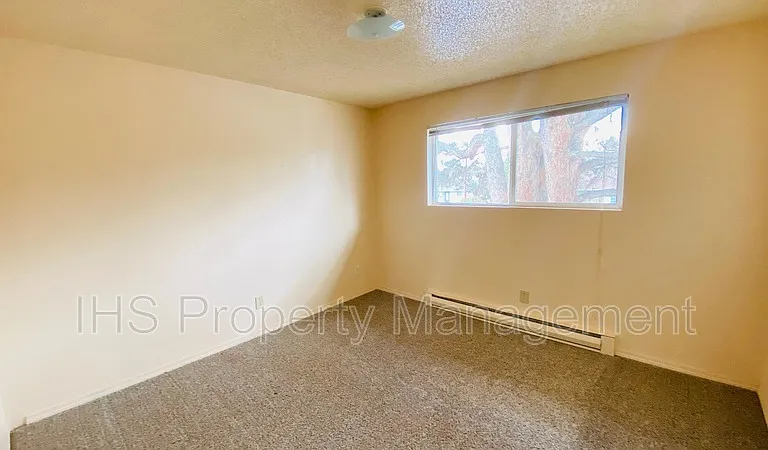 1913 Hoxie Ave #C — Photo 11