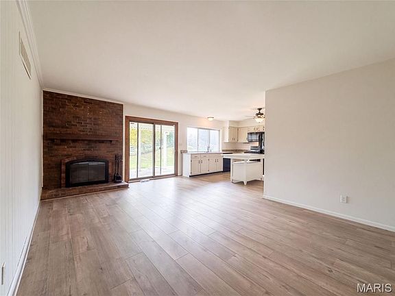 3rd image of 742 Foxwick Dr