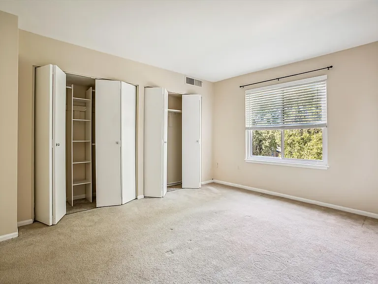 9712 Kingsbridge Dr #303 — Photo 16
