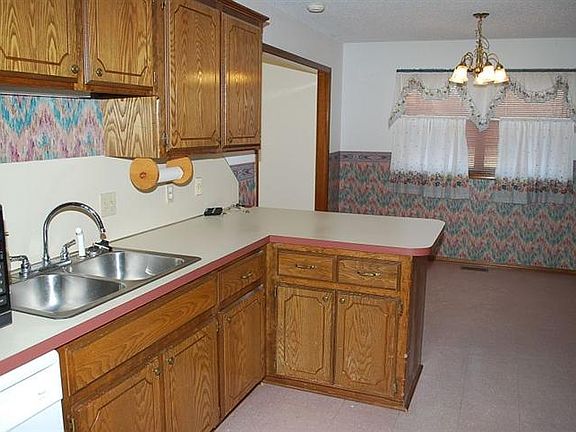 4th image of 2006 Jefferson Ave NE