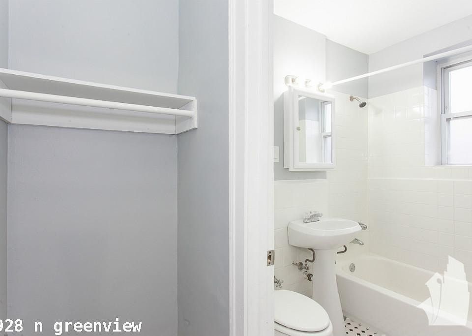 1st image of 6928 N Greenview Ave #723