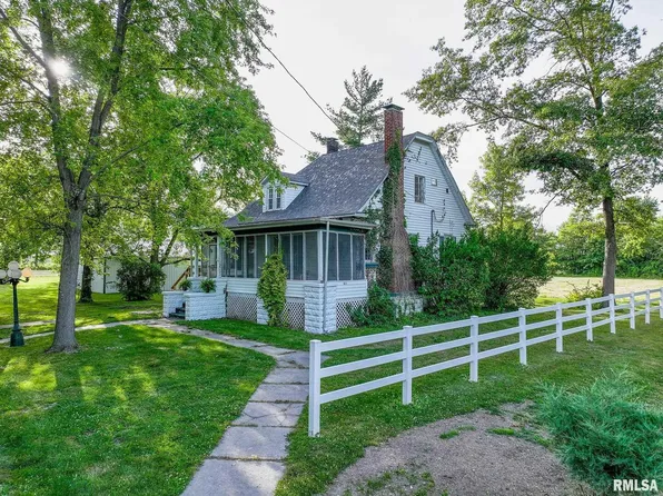 411 N Everett St, Odin, IL 62870