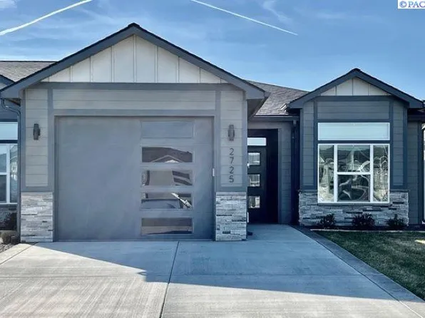 2725 Friesian Ct, West Richland, WA 99353