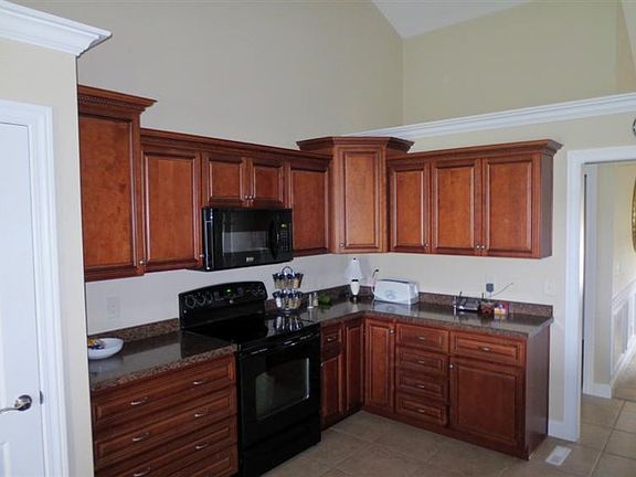 5th image of 386 Sunset Dr