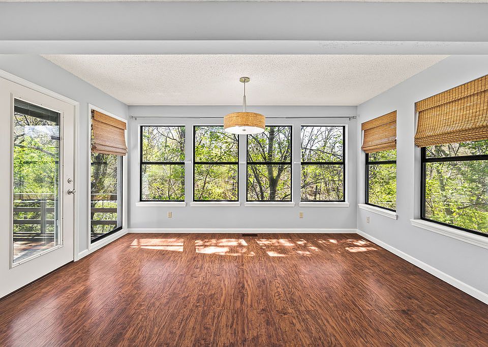Sun room/dining room (door to deck on left)