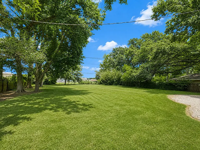 9753 Mollylea Dr — Photo 10