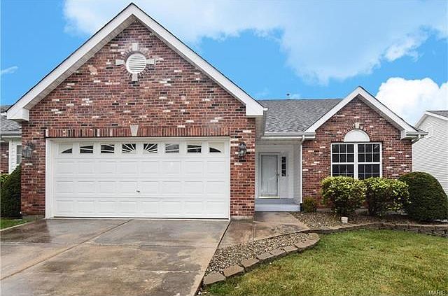 Welcome to 1617 Polar Dr. Backs to tree buffer and golf course. Easy walk to community pool.