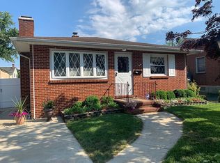 113 Cloverhill Rd, Pasadena, MD 21122