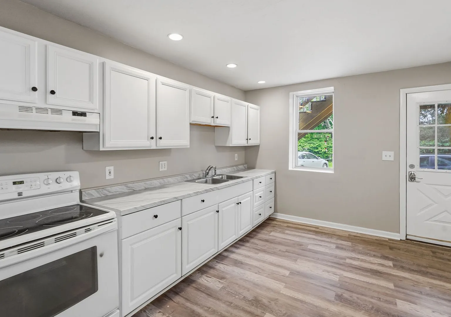 12 Elm — Photo 1