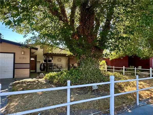 2104 Valley Dr, Las Vegas, NV 89108