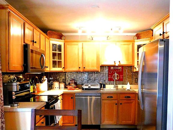 2nd image of 105 Queen Lily Rd