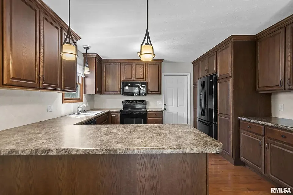 3 bed, 1631 sqft, $2,400 — Photo 4