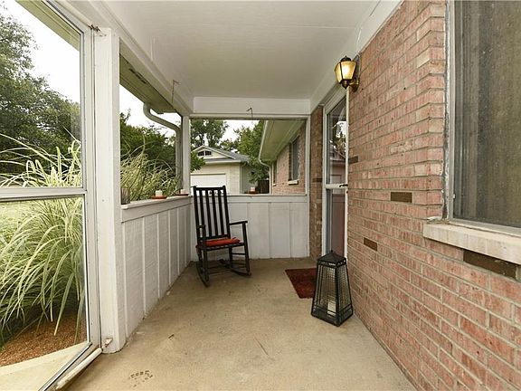 4th image of 2850 Shady Oak Dr