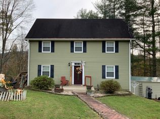 2712 Cousins Ln, Big Stone Gap, VA 24219