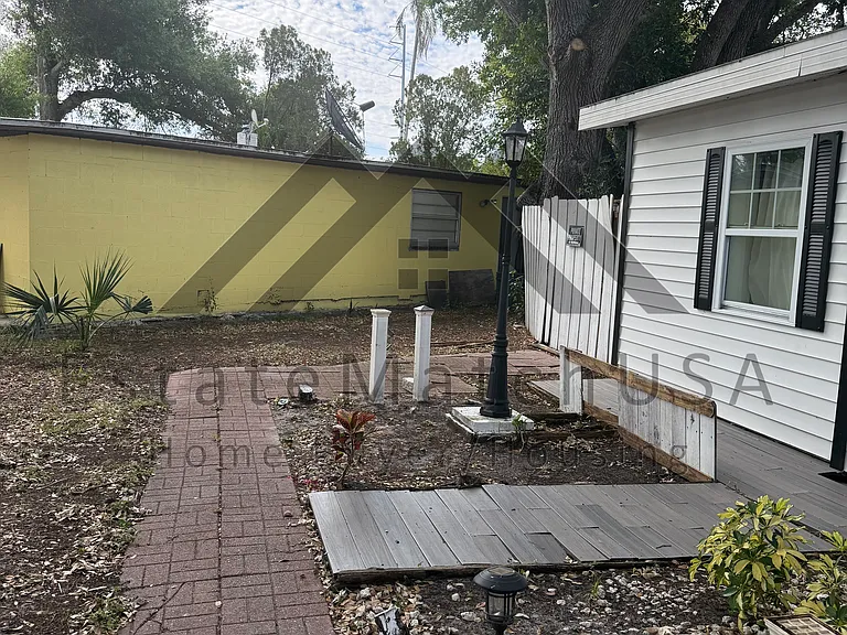1512 Stevensons Dr — Photo 5