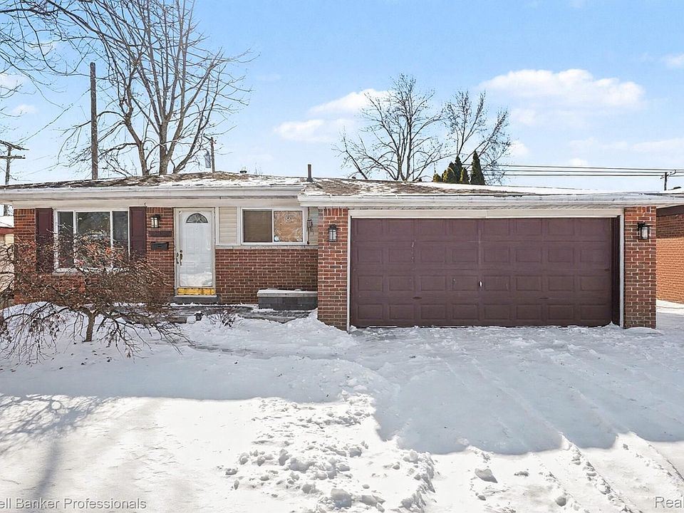 1st image of 32465 Fernwood St