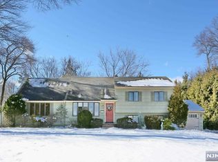 51 Durante Rd, Waldwick, NJ 07463