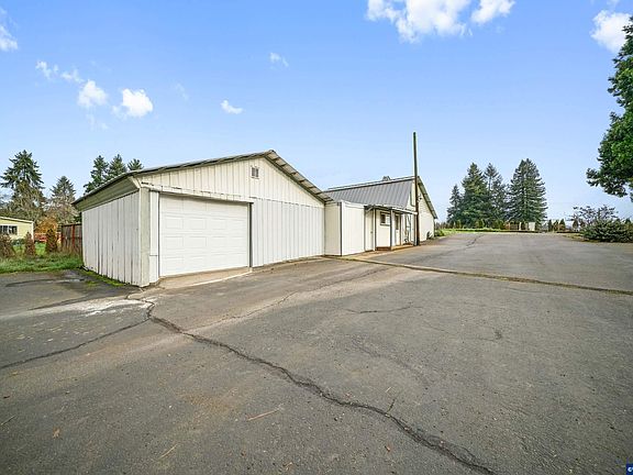 5th image of 5992 Village View Ct SE