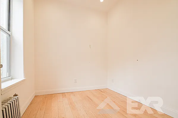 Rented by EXR | media 4