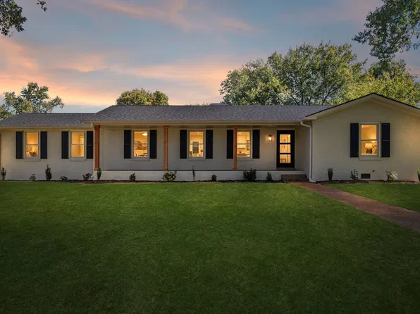 2242 Surrey Dr, Murfreesboro, TN 37129