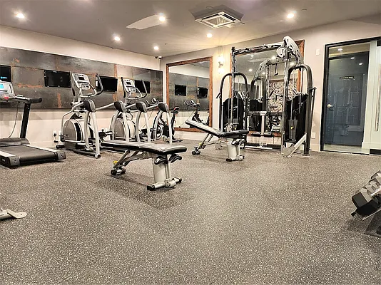 Rented by NYC REALTY GROUP 693 | media 45